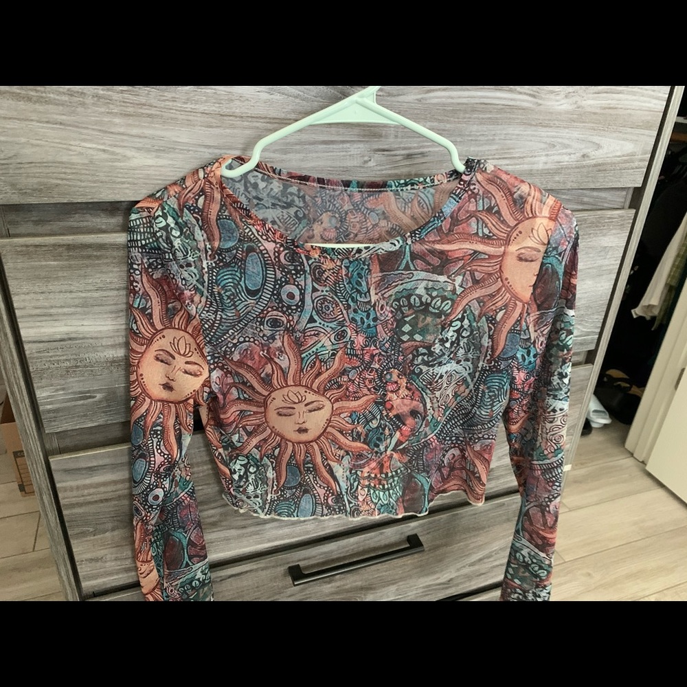 Long sleeve mesh sun print crop top